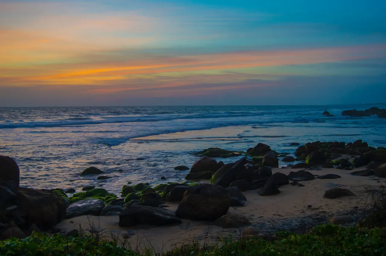 Kerala 28 — 2 NT Munnar + 1 NT Thekkady + 1 NT Alleppey + 2 NT Kovalam with Trivandrum
