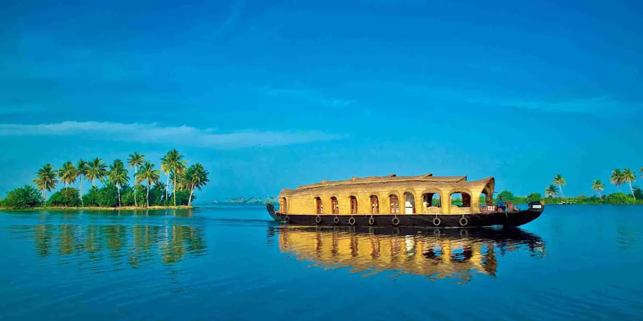 Kerala 4 — 2 NT Munnar + 2NT Thekkady + 1NT Alleppey
