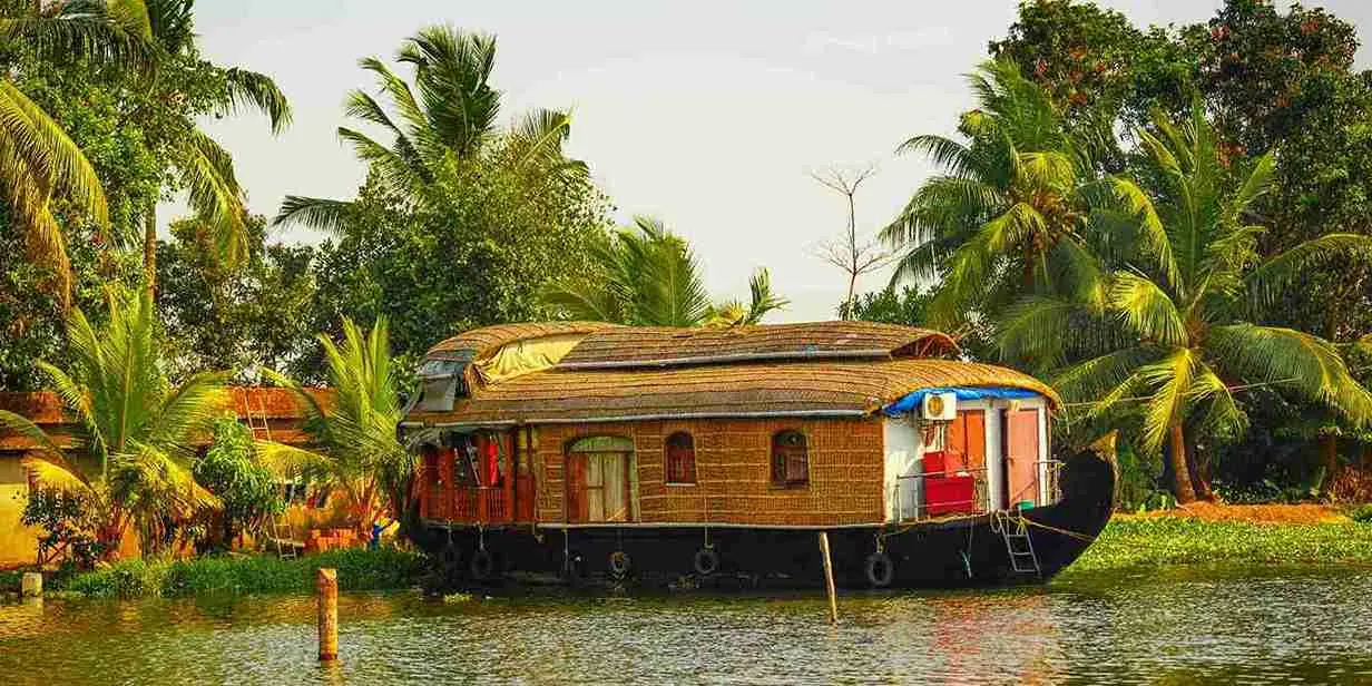 Kerala 8 — 2 NT Munnar + 2 NT Thekkady + 1 NT Alleppey