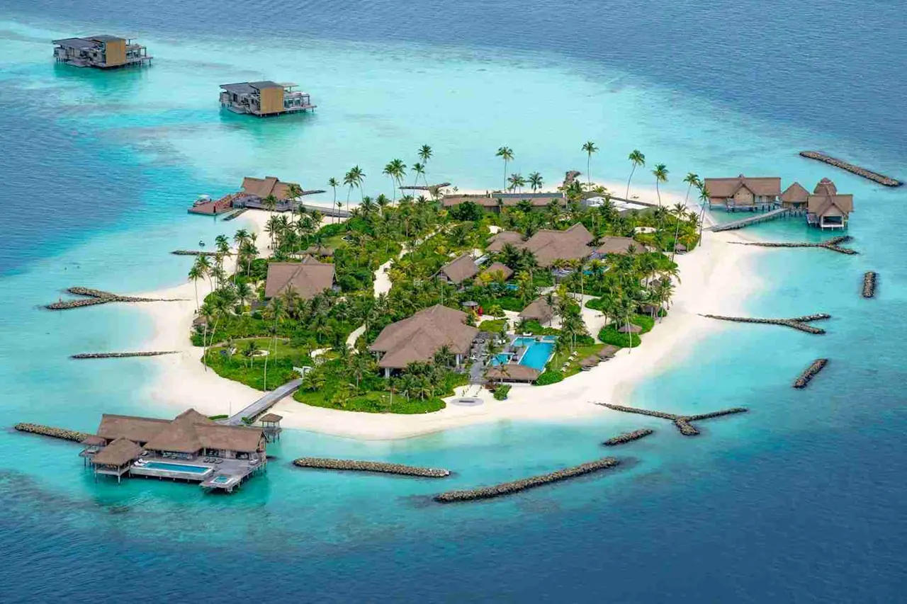 Maldives 14 — 2N Beach Villa + 2N Water Villa