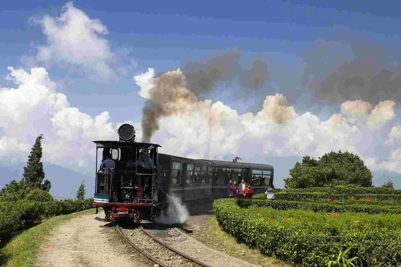 Sikkim 8 — Gangtok 2NT + Pelling 2NT + Darjeeling 2NT