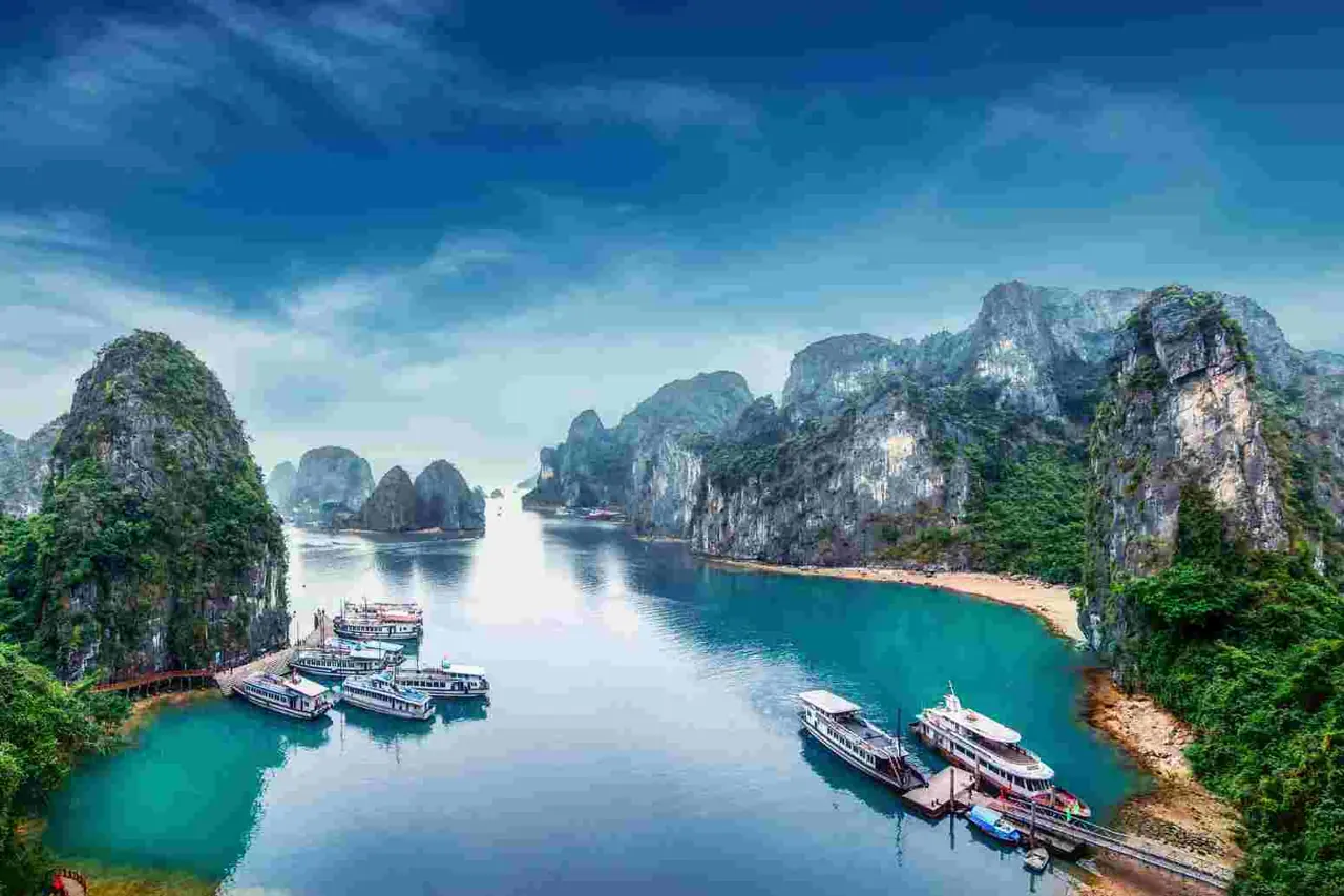 Vietnam 13 — 3N Hanoi + 2N Ho-Chi Minh