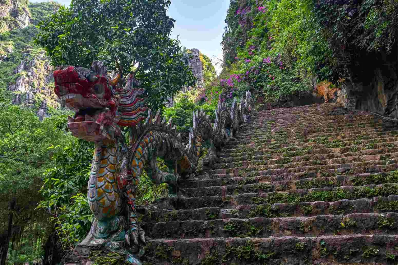 Vietnam 25 — 3N Hanoi + 3N Ho-Chi Minh